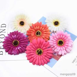 Kerstdecoratie Stukken 10 cm Zijde Gerbera Bruiloft Decoratieve Bloemen Muur Nieuwjaar Kerst Home Decoratie Groothandel Kunstbloemen R230928