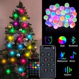Décorations de Noël RGB IC arbre fée chaîne lumière LED boule guirlande Bluetooth multicolore étanche lampe extérieure Noël fête de mariage décor 231109