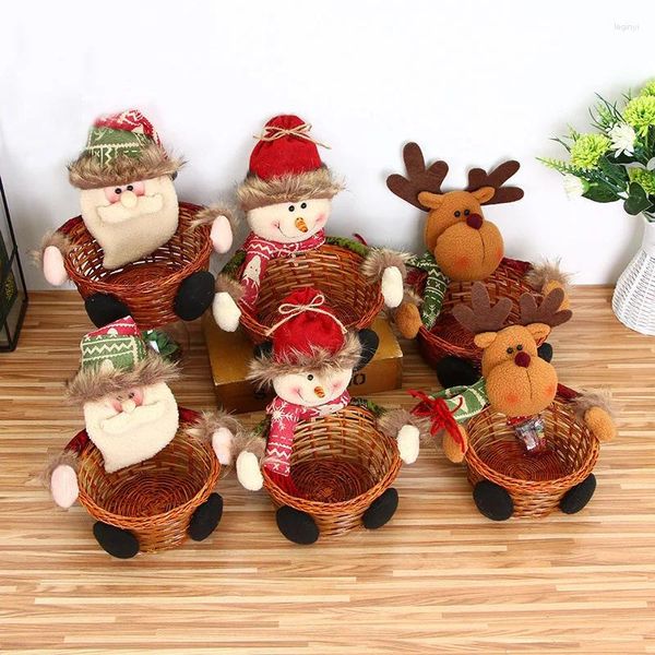 Decoraciones navideñas Papá Noel muñeco de nieve alce cesta de dulces muñeca de frutas abrazando caja de regalo para niños