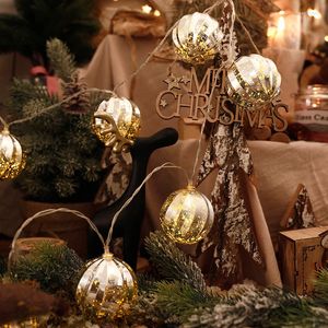 Kerstdecoraties winkel interieur decoratie scene lay -out boom bal creatieve rekwisieten hanger