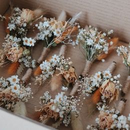 Kerstversiering Kleine Bloemen Gedroogde Bloemen Mini Bruidsmeisje Boeketten Mannen Bruiloft Rustiek Bruids Pols Corsage Feest Doe-het-zelf Ambacht Thuis Tafeldecoratie 231123