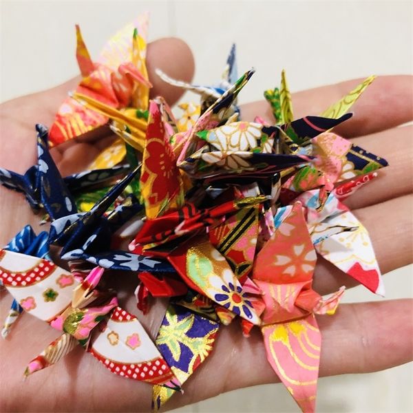 Décorations de Noël en gros 100pcs 4.5cm Supermini fini Washi papier Origami grues préfabriqué oiseau bricolage fête des mères cadeau créatif décoration de la maison 220916