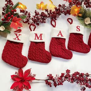 Décorations de Noël Année Chaussettes de Noël Lettres de l'alphabet de flocon de neige rouge Bas de tricot de Noël Décoration d'arbre de Noël pour la maison Cadeau de Noël 231127