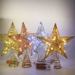 Año de las decoraciones navideñas Las actividades del festival del árbol de Navidad llevaron la estrella de la decoración superior del árbol de Navidad con la decoración ligera de la estrella de cinco puntas