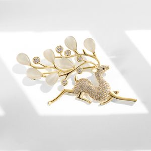 Kerst Elk Leuke Badges voor Kleding Dier Crossing Pin Shiny Zirkoon Jurk Esthetische Accessoires Mode Dames Broche