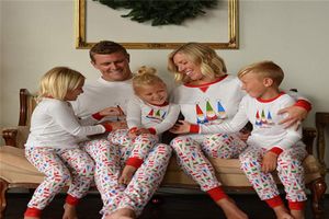 Kerst Familie Pyjama-outfits Kerstman Gedrukt Moeder Vader Kinderen Bijpassende Homewear Kerst Nachtkleding Kleding Set3301336
