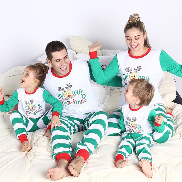 Ensemble de pyjamas de famille de Noël 2019 Pyjamas de Noël Tenues assorties pour la famille Mère Fille Père Fils Rayure Lettre Vêtements de nuit familiaux Nuisette