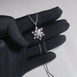 Cadeau de Noël Nouveaux Bijoux Iced Out Bling Rectangle 5A CZ Spinning Revolvable Snowflake Pendentif Collier
