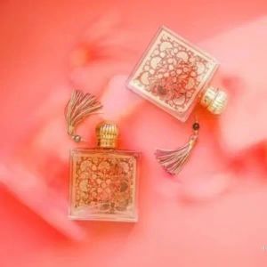 Cadeaux de Noël Parfums MDCI Parfum aristocrate français Parfums Peche Cardinal ROSE DE SIWA Chypre Palatin Ambre Topkapi