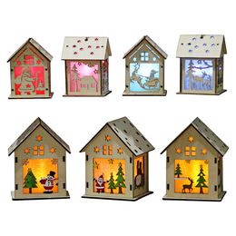 Kerstmis gloeiende cabine creatieve Xmas Sneeuwhuis met lichten houten hutten