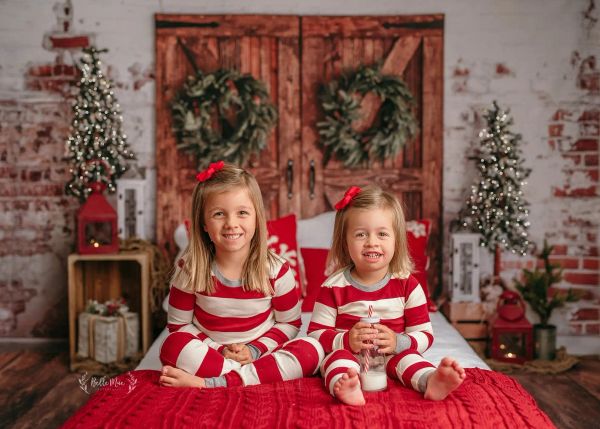 Tête de lit de Noël TETTROPS FILLE GILLE PORTRAIT Photographie de Noël Arbres Barn Berce de porte Contexte de planche en bois pour Photostudio