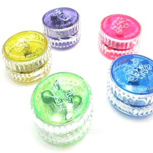 Detalles CALIENTES DE NAVIDAD sobre el resplandor LED intermitente Up YOYO Party Colorful Yo-Yo Toys para niños Boy Toys Gift