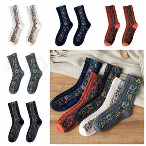 Chaussettes tricotées de Noël Rétro Imprimer Bas à hauteur de genou Hiver Automne Femmes Chaussettes thermiques épaisses Maison Tapis Chaussette Décorations de Noël RRA3655