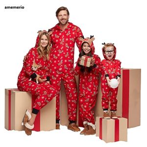 Kerstmis matching familie outfits 2020 vader zoon romper baby moeder dochter katoenen kleding familie kijken jumpsuit pyjama's LJ201111