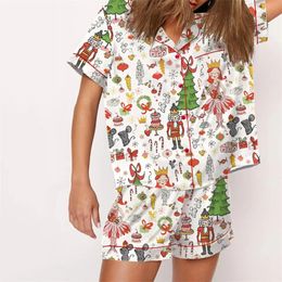Pyjamas de casse-noisette de Noël pour femmes Collier de revers Court chercher une chemise et shorts à manches courtes simples et shorts.