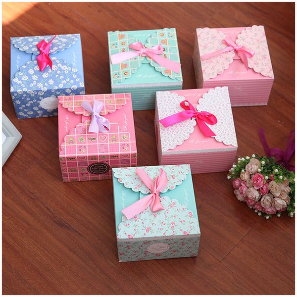 Boîte-cadeau de fête de noël avec nœud papillon, boîte à bonbons romantique pour mariage, boîte-cadeau en papier imprimé de fleurs