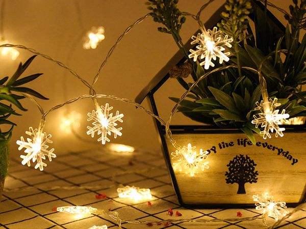 Chaîne de lumières de neige de Noël LED Petites lumières colorées Lumières d'étoile Lampes de poche Fête du Nouvel An INS Lumière décorative 50 ensembles