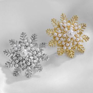 Broches de noël en forme de flocon de neige, épingle à revers de luxe exquise pour femmes et hommes, décor de vêtements de joyeux noël, bijoux cadeaux à la mode