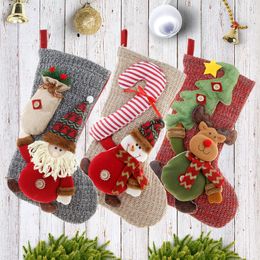 Kerstkousen gebreide wol grote sokken open haard boomhangende ornamenten voor kerstdecoratie snoepcadeauzakje