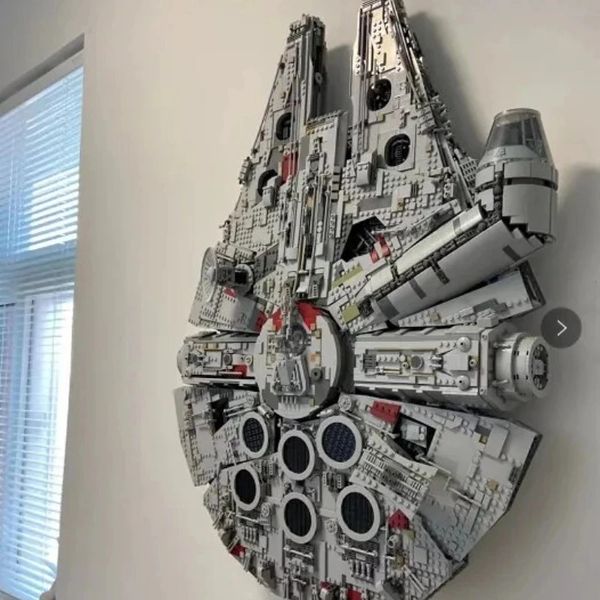 Fournitures de jouets de noël en Stock, blocs de construction du grand navire Millennium Falcon, briques compatibles 75192 05132, jouets pour enfants, cadeaux d'anniversaire et de noël 231130