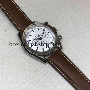 Chronograph Superclone Watch Men's Business Watch Designer Fashion Es poignet Luxury Machine Mensbutg Mensbutg Montredulu