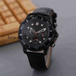 Chronograph SuperClone Watch Watches Polshorwatch Luxe modeontwerper Aubergine Mio 212.30.42.50.01.001 Hippocampale riem Montrredelu 788