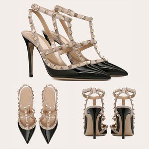 Rockstud Patent Leather Classic Brand Sandales 10cm Slim Sexy Sexy High Heels Mariage Oran Chaussures pointues Sandales Femaux High Heels Summer Noir Blanc Sandali