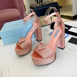 Dikke hiel dames platform sandalen ontwerper klassieke driehoek buckle dames super hiel jurk schoenen mode enkelband 13 cm echt lederen sole roze sandaal