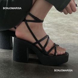 Talons grossiers à lacets plate-forme de blocs de sandales féminines punk chaussures d'été blanc décontractées pour les femmes de mode de mode à la mode 230703