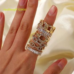 Anillo de compromiso de boda chapado en oro grueso de acero inoxidable hipoalergénico con giro grueso, anillo de cristal de moissanita con piedras preciosas para mujer