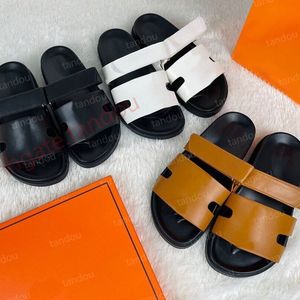 Chypre Designer Men Sandale Sandal Femmes Slippers Real Real Great Leather Slides Flip Flops Sandales plates pour la plage Confort Calfskin Geratskin Taille 35-45