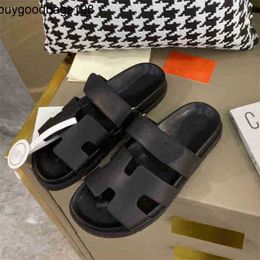 Chypres sandals pantoufles femmes chypre sandale de mode usure en cuir épais semed magic patch plage décontracté laid c have logo 8695 ye9y