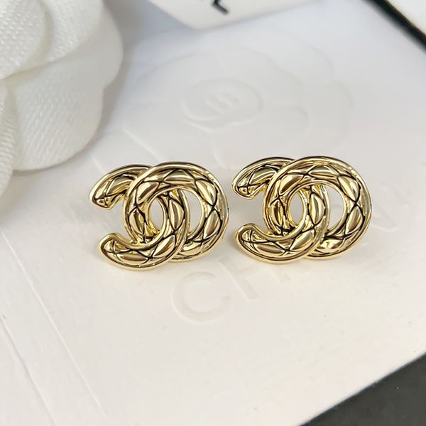 Circle Gold Stud New C Lettre boucles d'oreilles Fashion Nouveau tempérament Bouclier de bijoux Boucles d'oreilles Irle