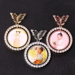Crame circulaire Tête papillon avec un pendentif photo à double face pour une collection de bijoux hip-hop commémorative