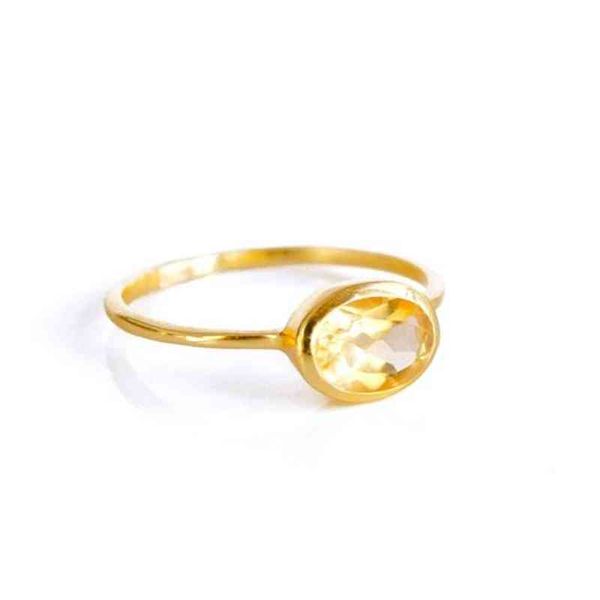 Citrin-Ring in ovaler Form mit Lünette aus Gold-Vermeil