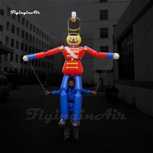 Desfile del aniversario de la ciudad Caminando Inflable Cascanueces Marioneta 3.5m Controlado a mano Gigante Blow Up Soldier Doll Globo para evento navideño al aire libre