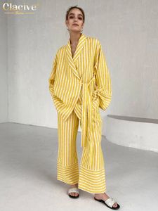 Clacive Casual Yellow Stripe Accueil Costumes Élégant Taille Haute Pantalon Large Ensemble De Mode Chemises À Manches Longues Deux Pièces Ensemble Femmes Outfit 240227