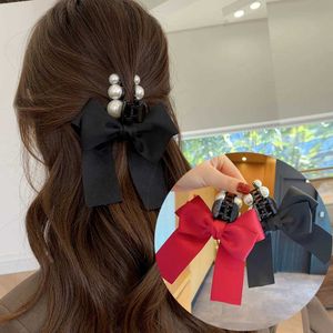 Crampes 2021 Fashion Femmes Bow Pearl Hair Claw Clips Ribbon Barrettes Vintage Girls Accessoires Accessoires Bowknot Hairpins Headwear Coiffure Y240425