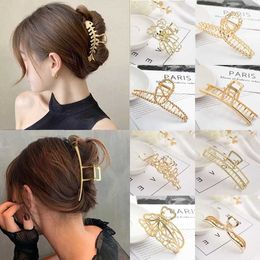 Klemmen 2021 Nieuwe vrouwen elegante gouden holle geometrisch metalen haar klauw vintage haarclips hoofdband haarpin haarkrab haaraccessoires y240425