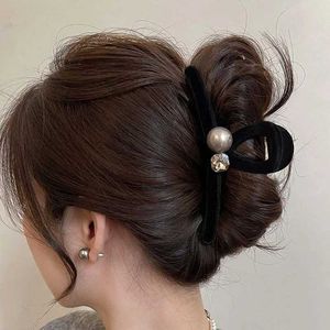 Pinces Clip de cheveux en velours noir pour femmes Rigiane perle femme à cheveux Claw Clips de grande taille Français à cheveux Springal accessoires de cheveux coréens Y240425