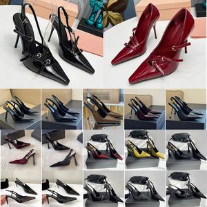 Escarpins à bride arrière en cuir verni de veau Sandales ornées de boucles en métal Talon chaton Slingbacks Designer de luxe pour femmes Chaussures de soirée à bout pointu avec boîte