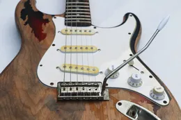 Klassieke 1961 Rory Gallagher Handgemaakte Heavy Relic Distressed 3 Tone Sunburst elektrische gitaar Tremolo Bridge Whammy Bay Vintage Tuners Chrome Hardware
