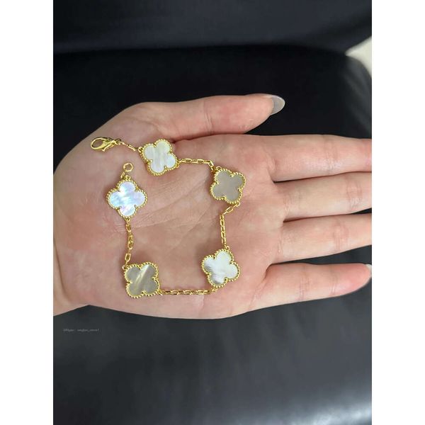 Classic 4 / Four Leaf Clover Charm Bracelets Designer Chain Gold Shell for Girl Wedding Mother 'Journ Bijoux Femmes Femmes Gift-AA 775