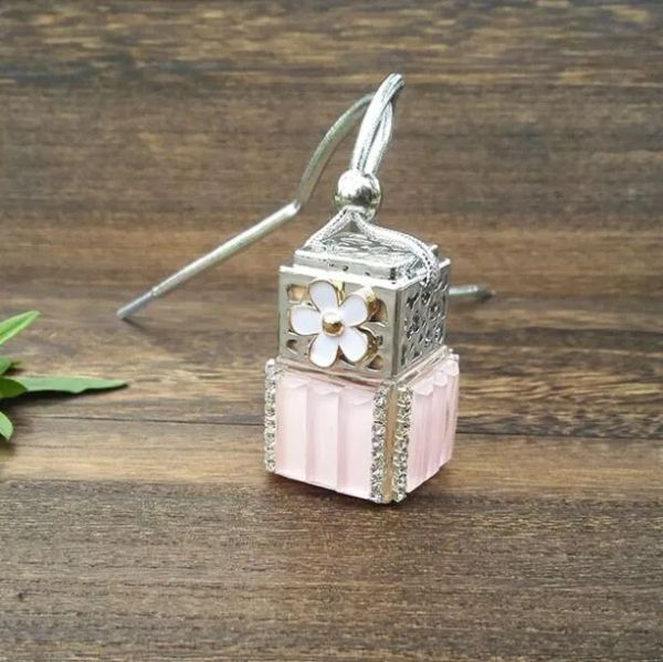 Bouteille de parfum classique en diamant de 8ML, Cube de voiture, bouteilles en verre vides, pendentif d'ornement de parfum suspendu avec bouteilles d'emballage de fleurs