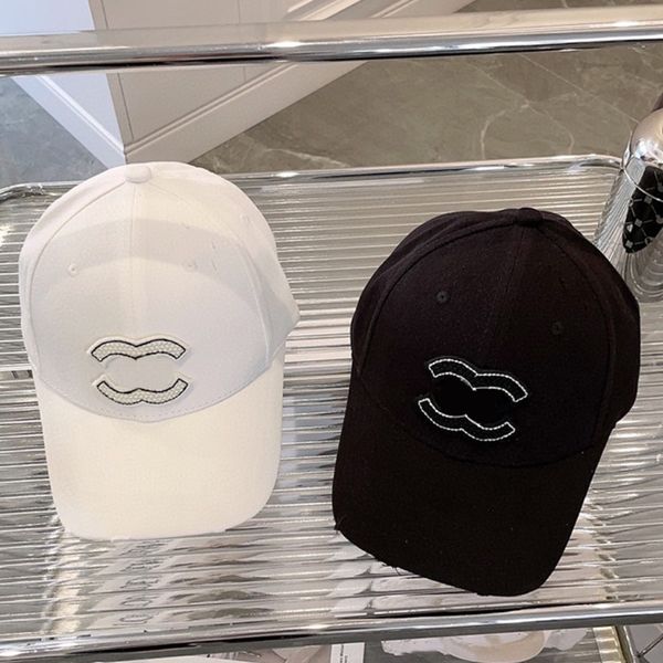 Casquettes de baseball classiques Designer Summer Cap Travel Hats for Woman Men Black and White 2 Colors
