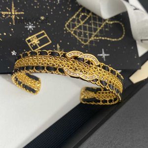 Bracelet bracelet de bracelet en cuir en cuir de luxe en cuir Bracelet Crystal 18k Gold plaqué Pas facile à changer de couleur Amateurs de mariage cadeau