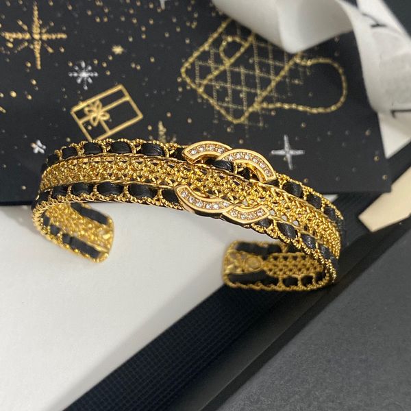 Classique Bracelet Manchette Bracelet Femmes En Cuir De Luxe Designer Lettre Bracelet Cristal Plaqué Or 18K Pas facile à changer Couleur Amoureux De Mariage Cadeau