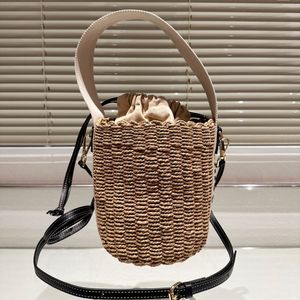 Classic Beach Raffia Woody Basket Bag Bolso de hombro de paja para mujer para hombre Chioe Cloe Bolsos Diseñador Monederos Monederos Monedero Cubo Verano Tejido Tote de viaje Bolsos cruzados