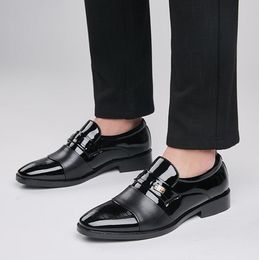 Classique noir hommes chaussures habillées mode slip sur mens designer chaussures mocassins vintage orteils pointus chaussures de mariage hommes plus la taille 39-48