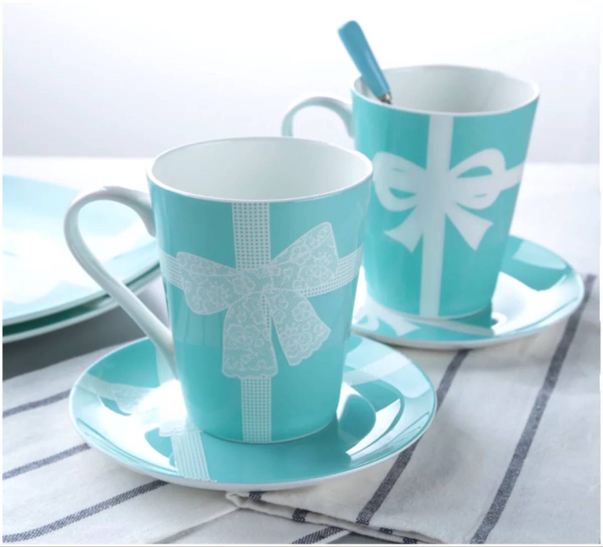Klassisk spets serie blå keramisk kopp blå drinkware muggar kaffe mjölk koppar bröllop gåvor bra kvalitet